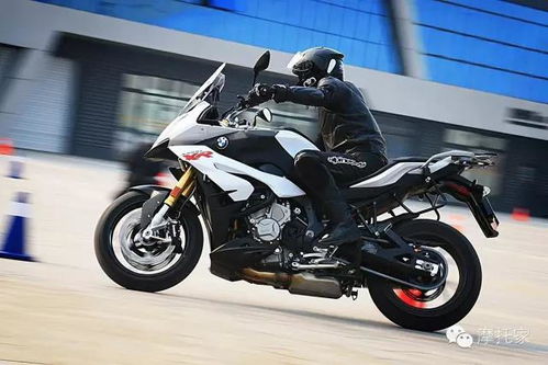 誰說摩托車彎道里不能剎車？——以寶馬S1000XR為例，探秘現代電控的彎道駕馭哲學